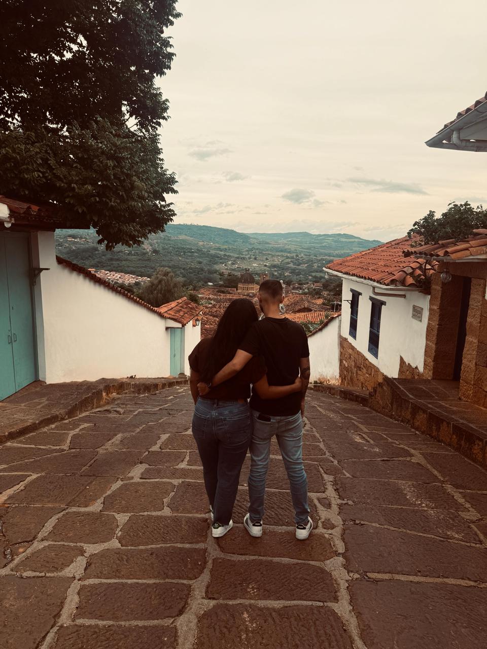 Daniel y su pareja en Villa de Leiva